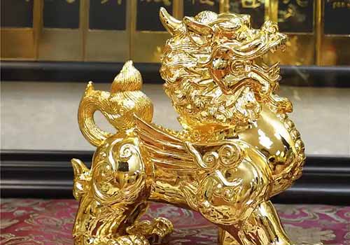 A pure gold Qilin created using the electroforming process.