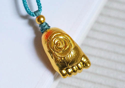 A pure gold pendant crafted using the electroforming process.